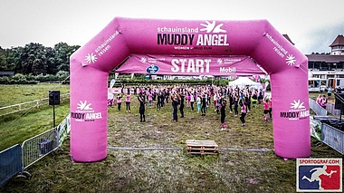 Muddy Angel Run 2021 in Leipzig Softline AG Warmmachen